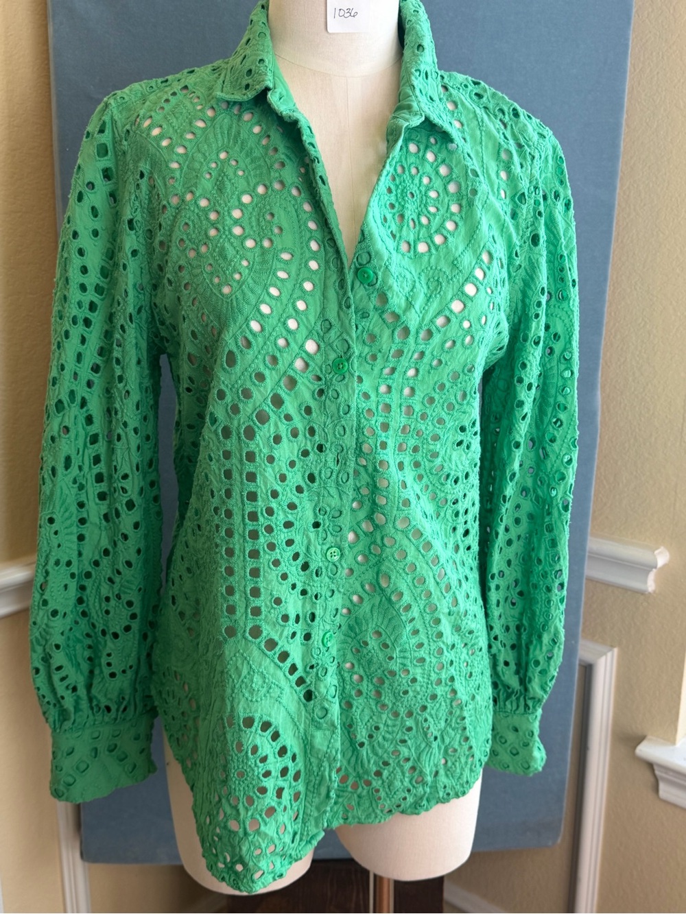 Chicos Green Eyelet Button-Up Women's Top